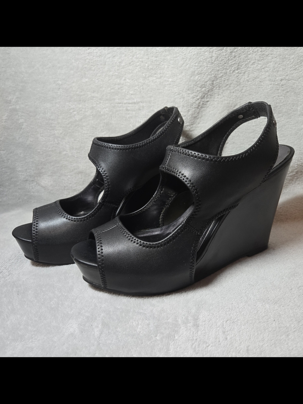 Simply Vera Wang Black Platform Wedge Heels Size 9